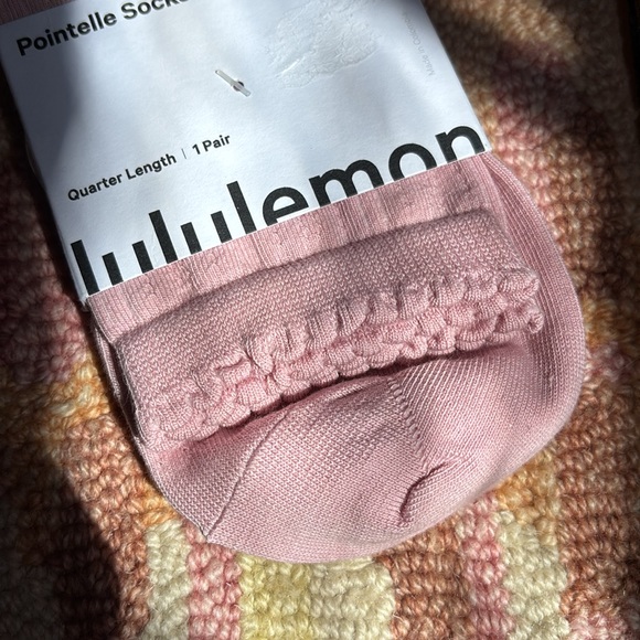 Lululemon NWT Pointelle Socks Size L Pink Haze - Picture 3 of 10